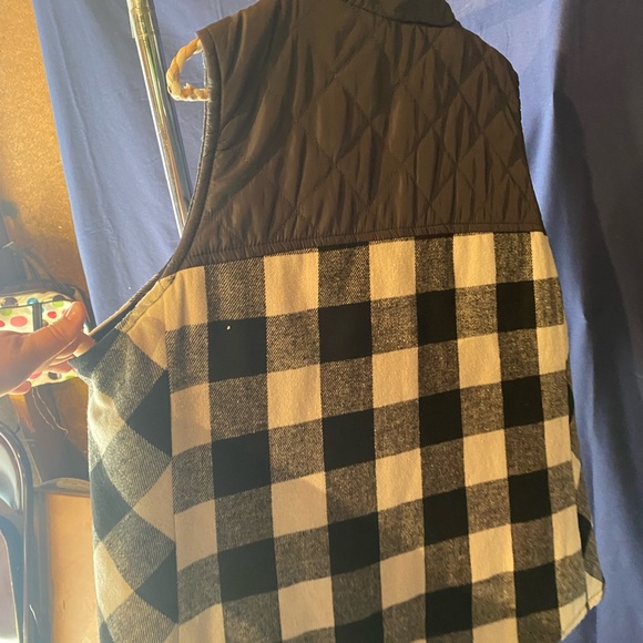 Vest - Picture 2 of 3